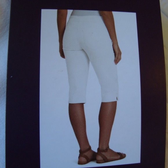 NWT Gloria Vanderbilt Avery Pull On Skimmer Mid-Rise Capris White sz 8 - Picture 2 of 13